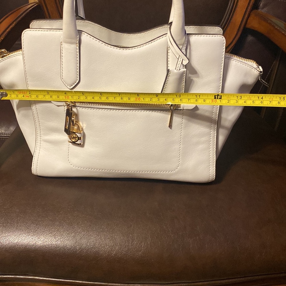 MICHAEL MICHAEL KORS WHITE LEATHER LOCK 🔐 DETAILS BAG - Picture 15 of 16
